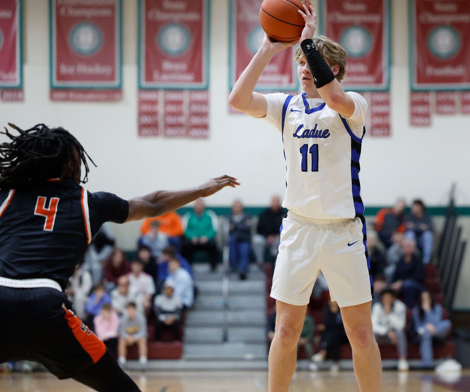 Don Maurer Holiday Invitational, championship: Edwardsville v. Ladue